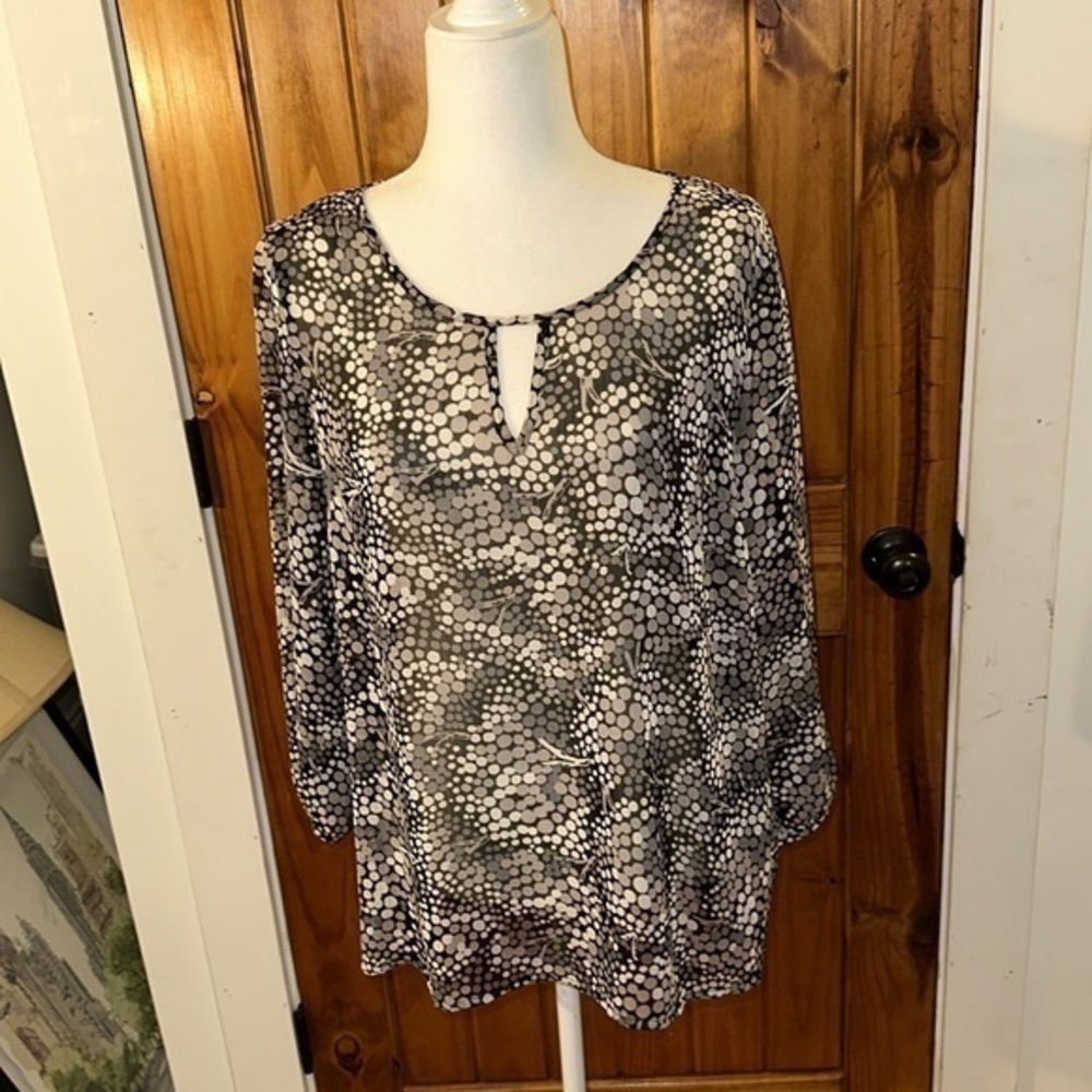 Women’s Banana Republic Factory gray and black print sheer shirt size Medium